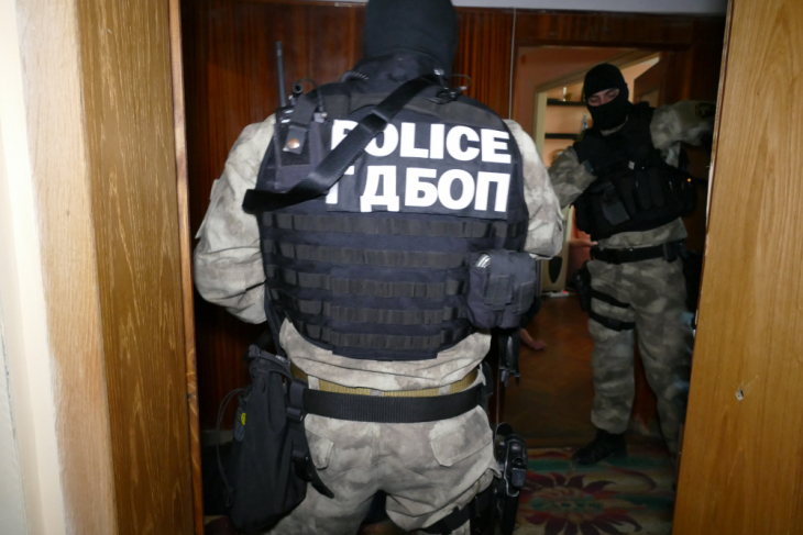 Спецченгета нахлуха във Второ РПУ и закопчаха инспектор Китанов за срамно престъпление (СНИМКИ)