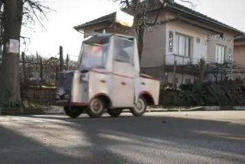 87-годишен мъж направи кола, която се движи само от два акумулатора