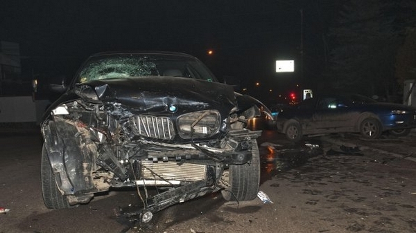 Кошмар на пътя! Младежи с „BMW“ се потрошиха при катастрофа