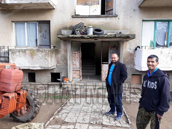 Вадят ромите от военните имоти в с. Звездец, те молят за отсрочка