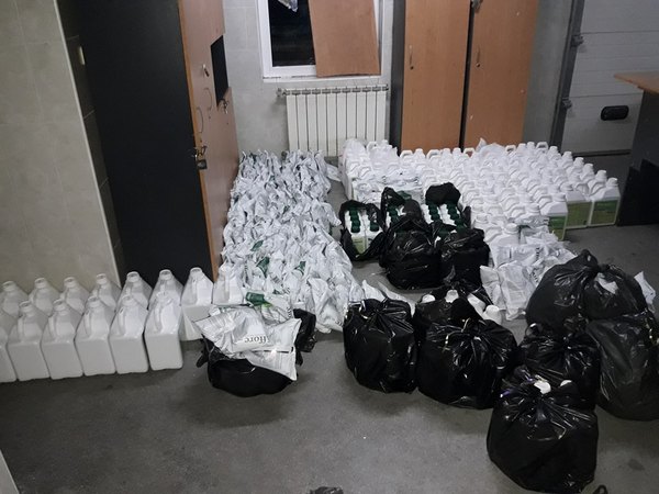 Контрабандни препарати за растителна защита задържаха митническите служители на ГКПП Лесово