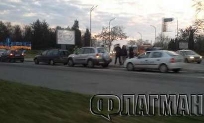 От последните минути: Три коли се нанизаха една в друга до УМБАЛ-Бургас
