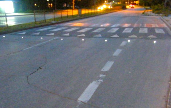 25 умни „зебри“ във Варна ще светят при появата на пешеходец