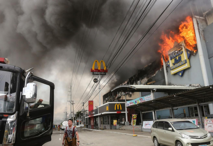 Трагедия! 37 души изгоряха като факли в мол (ВИДЕО)