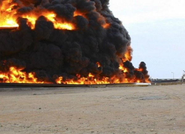 Либийски магистрален петролопровод се запали
