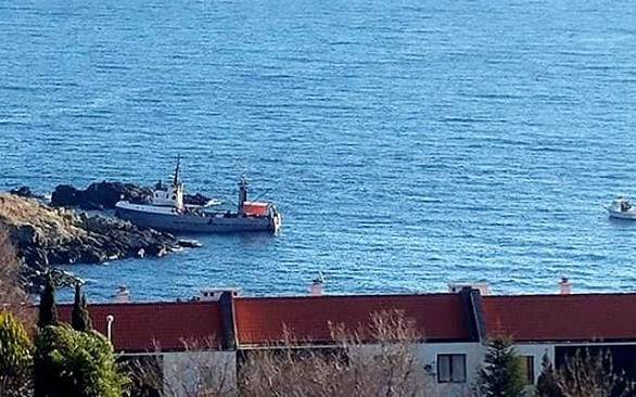 Кораб се разби в скалите край Созопол (СНИМКА)