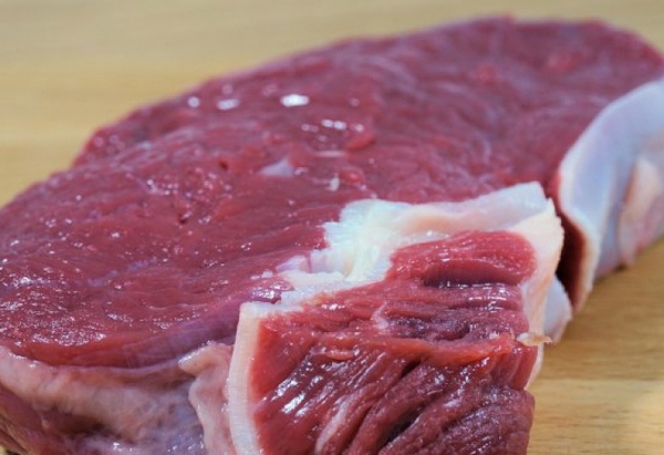 Над 32 кг месо без документи откриха по мгазините