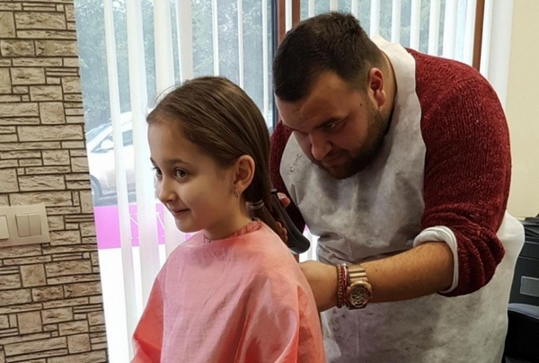 Добро дело: 9-годишно момиче дари косата си за онкоболни
