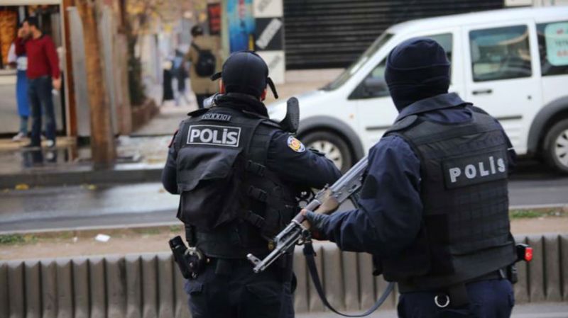 Турската полиция арестува 20 души, планирали атентат в Истанбул