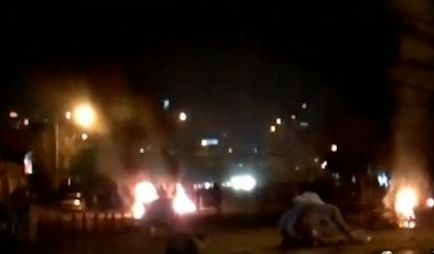 Демонстранти подпалиха полицейски участък в Иран, има жертви