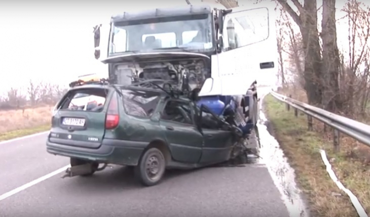 Зверско автомеле с румънска кола и наш бус край Полски Тръмбеш, петима са ранени!