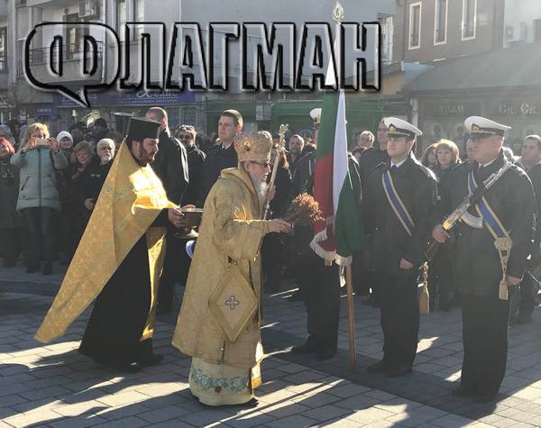 Бургас празнува! Хиляди се включиха в литийното шествие на Йордановден (СНИМКИ)