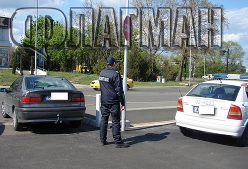 Акция в жк „Славейков”: Закопчаха с дрога бургазлиите Пламен и Рената