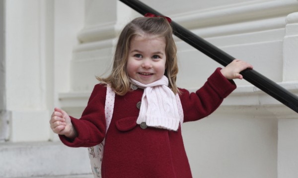 С раничка на гърба: Принцеса Шарлот тръгна на градина