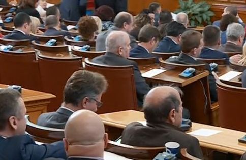 Парламентът гледа ветото на президента върху антикорупционния закон