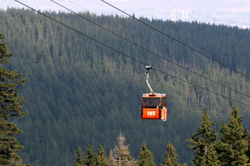 Лед по въжето спря лифта на Витоша, няма хора в кабинките