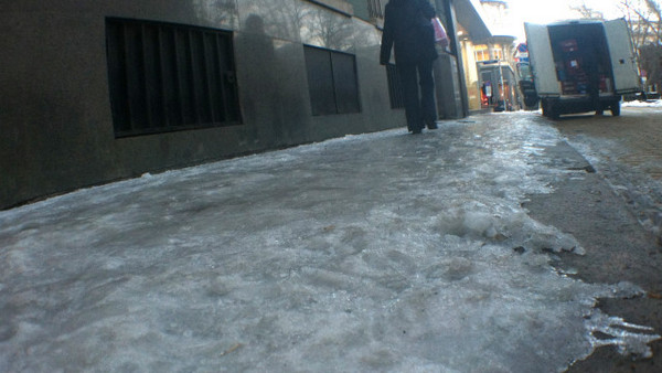 Опасност от поледици по пътища и тротоари