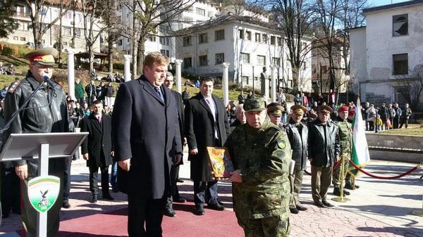 Въвеждат доброволна служба в България