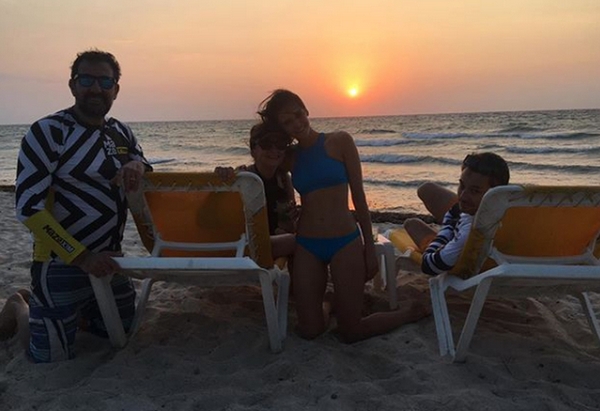 Нина Добрев с грандиозно парти за рождения си ден, покани гостите си на брега на океана (СНИМКИ)