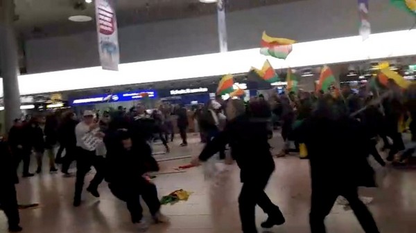 Масов бой между кюрди и турци на летището в Хановер (ВИДЕО)