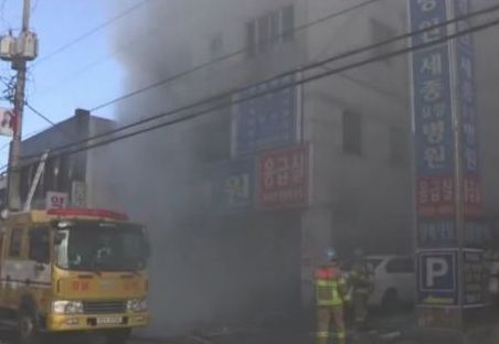 Трагедия в болница, над 40 души загинаха при пожар
