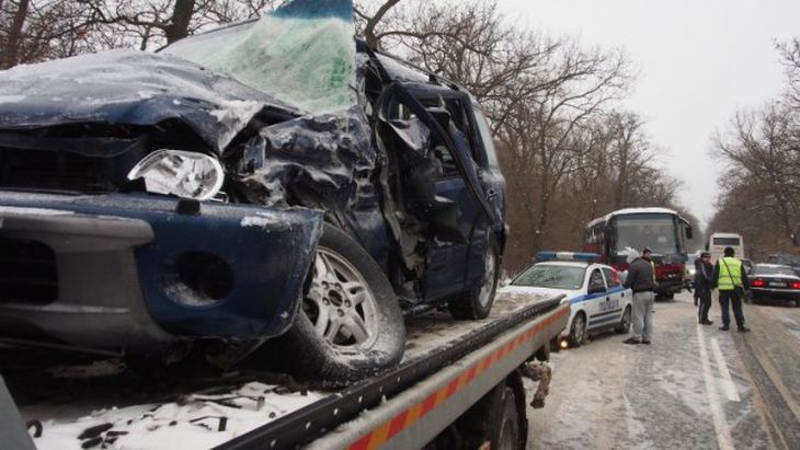 Мъж загуби живота си при тежка челна катастрофа между Ауди и камион