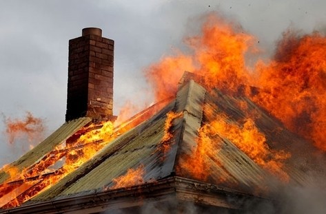 Огнен ужас! Мъж изгоря жив в къщата си