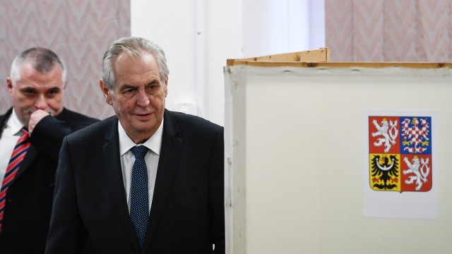 Милош Земан печели президентските избори в Чехия
