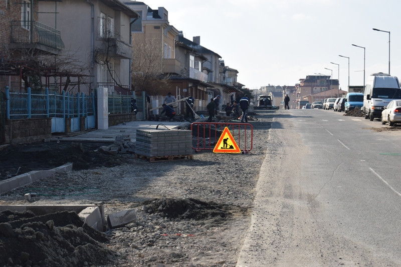 Ето докъде стигна ремонтът на ул."Иглика" в Приморско