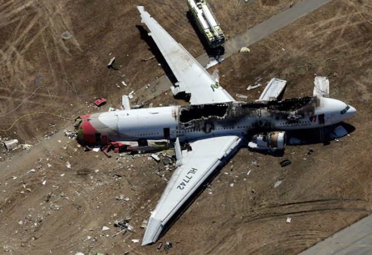 Трагедия! Военен самолет се разби, 12 загинаха