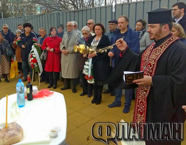 Бургас почете жертвите на престъпния комунистически режим(СНИМКИ)