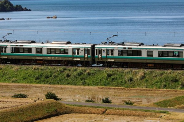 Обсъждат седем варианта за трасета за влака Бургас - Слънчев бряг
