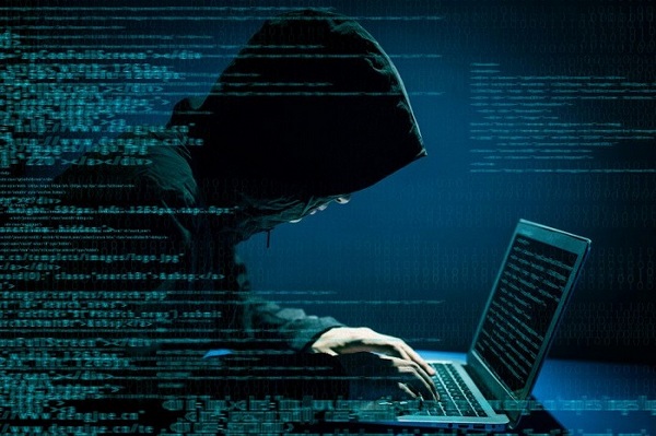 Нова схема! Бургаски хакери източиха банкови карти, спипаха ги след залагания по интернет