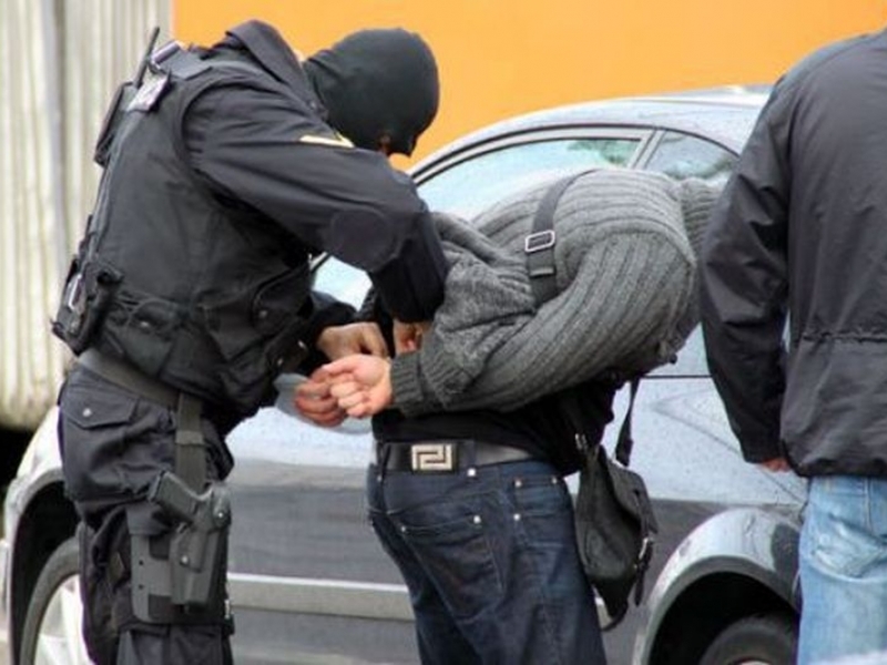 Спецакция на полицията в Бургас! Заловиха младеж с 65 грама марихуана
