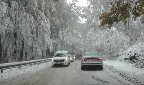 АПИ предупреждава: Стягайте колите за зимни условия и карайте внимателно!