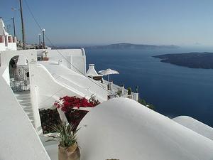 Високите данъци "изяждат" приходите от туризма в Гърция