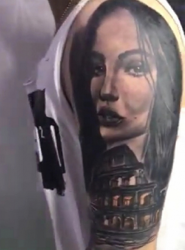 Вярвате или не! Фен си татуира цял ръкав с лика на Николета Лозанова (ВИДЕО)