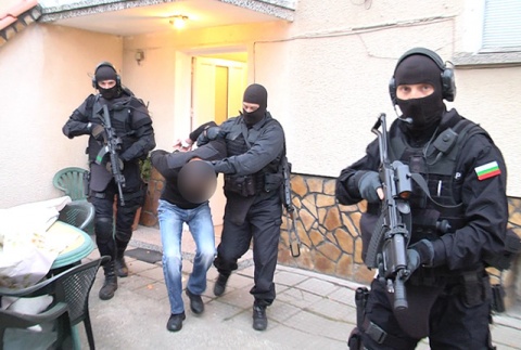 Спецакция в Бургас! Барети щурмуваха няколко адреса, търсят убиеца на данъчния шеф Ивайло Стаменов