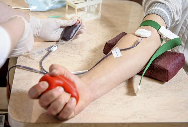 Помогнете: Бургаска учителка от Френската гимназия се бори за живот, има спешна нужда от кръв