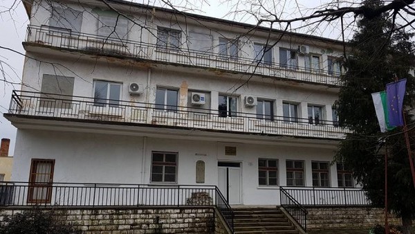 17-годишно момче от социален комплекс е паднало от третия етаж
