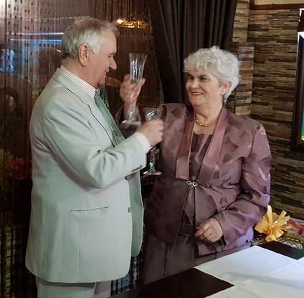 Поморийско семейство поднови брачните си обети след 50 години, Пенка и Ангел подписаха "Свидетелство за търпимост" (СНИМКИ)
