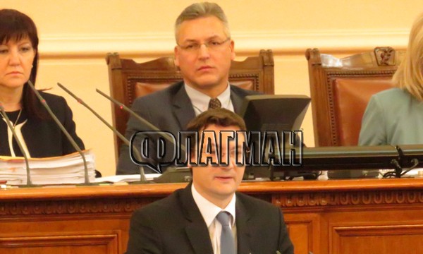 110 депутати свалиха Жаблянов от президиума на Народното събрание