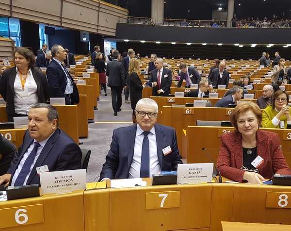 Бургаски депутат води тежки дебати в Брюксел: За облагането на „Фейсбук” с данъци, офшорните зони, банките…