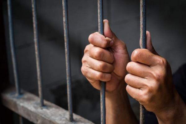 Шокиращо! Защитник на правата на децата влезе в затвора за изнасилване на 12-годишно момче (СНИМКА)