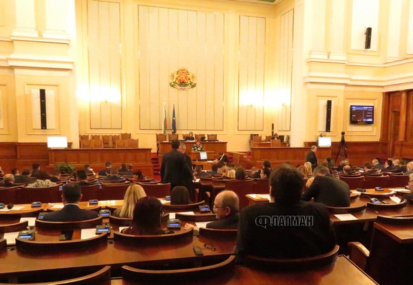 Окончателно: Депутатите „върнаха” търговците с конфликти на интереси в общинските съвети