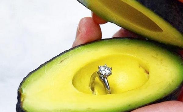 Нов хит: да предложиш брак с... авокадо