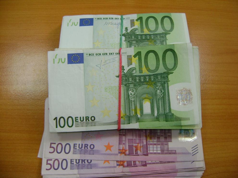 Спипаха румънец с БМВ на ГКПП „Малко Търново”, опитал да внесе контрабандно 25 хил. евро кеш