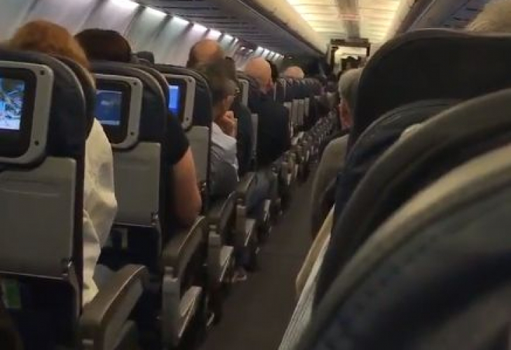 Писъци раздраха Боинг 737-900 на United Airlines със 190 пътници на борда!