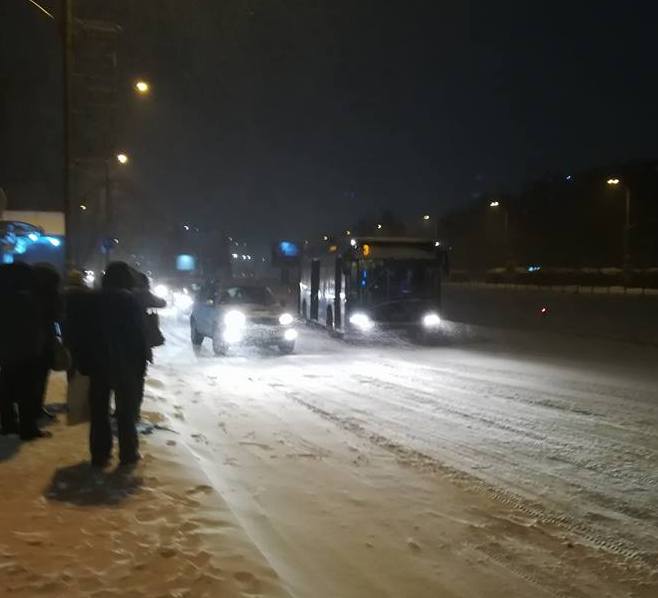Зимата скова Бургаска област! Магистралата и основни пътища са затворени