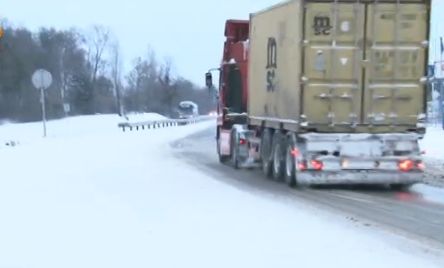 Затвориха пътя за Поморие заради снегонавявания, отвориха магистралата